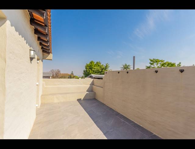 3 BEDROOM TOWNHOUSE FOR SALE IN BRYANSTON